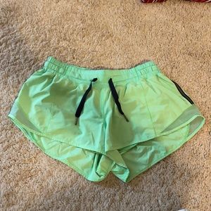 Lululemon Hotty Hot Low Rise Short 2.5"